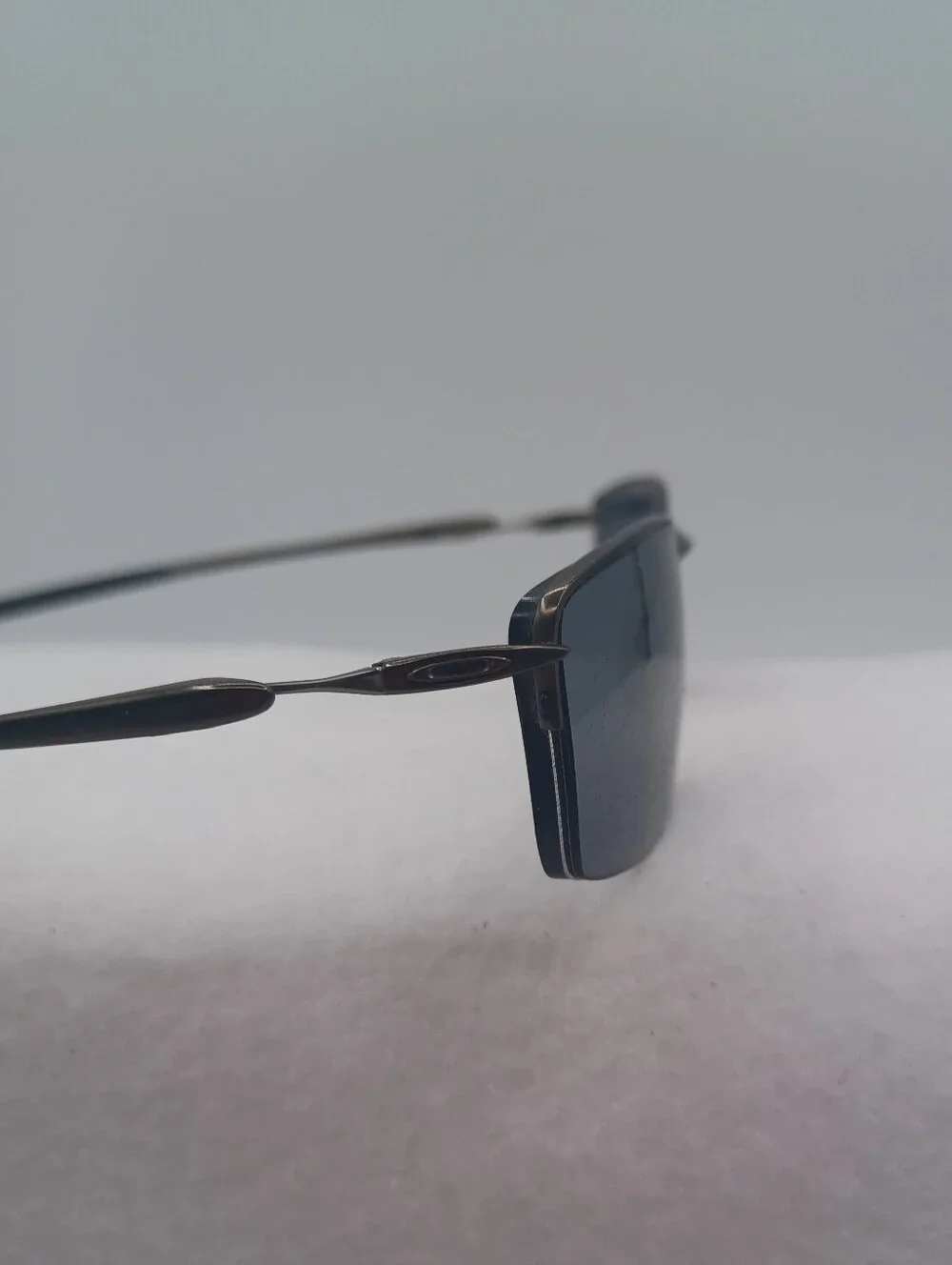 MENS Oakley Lizard Polorized Sunglasses.